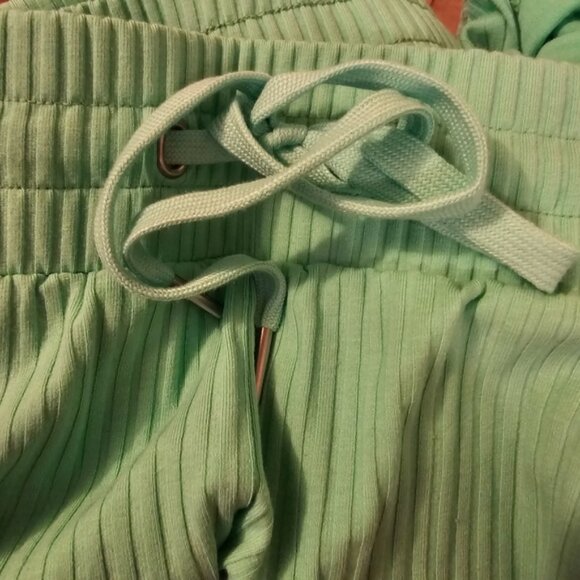 Green Penningtons ActiveZone Women's Wide Ribbed Shorts - Picture 4 of 9